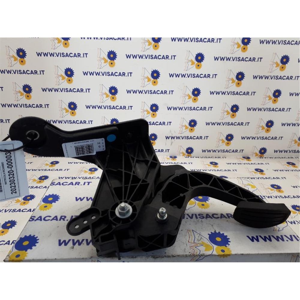 Pedale Frizione Usato Dal 2019 Peugeot 208 «Ii» (2019)