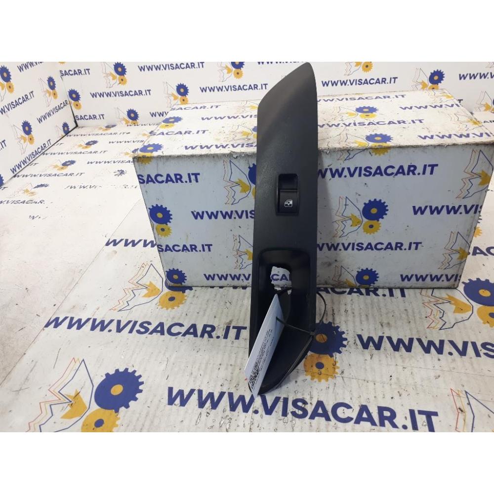 Pulsantiera Anteriore Dx Usato Dal 2014 Al 2019 Iveco Daily C «Iv» (2014)