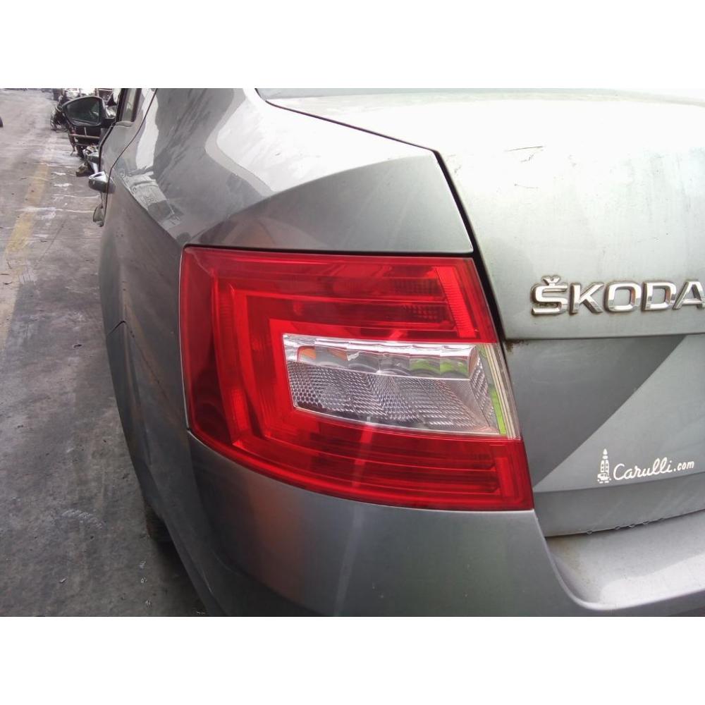 Fanale Posteriore Sinistro Usato Dal 2012 Al 2017 Skoda Octavia «5E3» (2013)