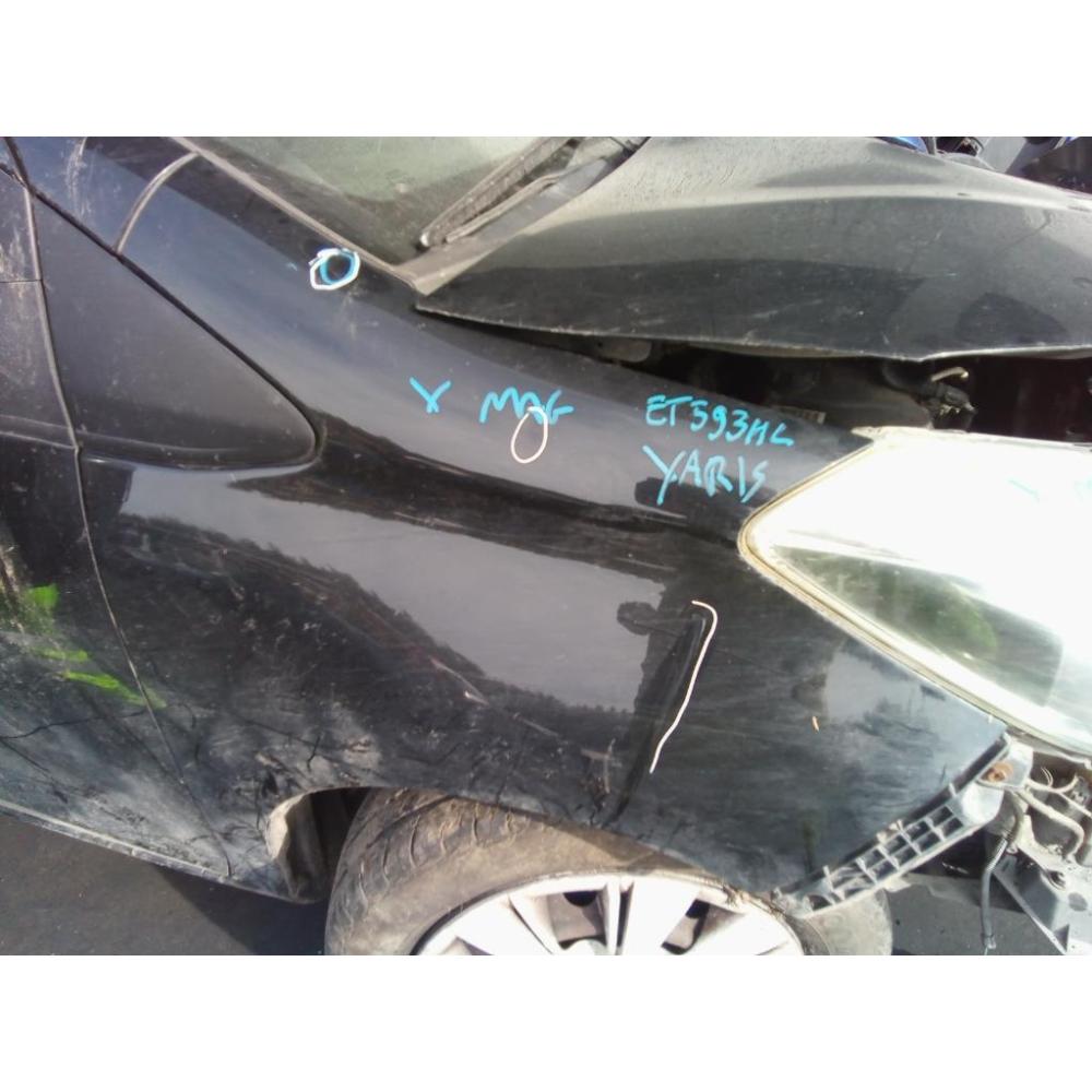Parafango Anteriore Destro Usato Dal 2011 Al 2014 Toyota Yaris «Iv» (2012)