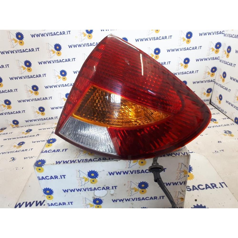 Fanale Posteriore Destro Usato Dal 2002 Al 2005 Kia Rio «I» (2000)