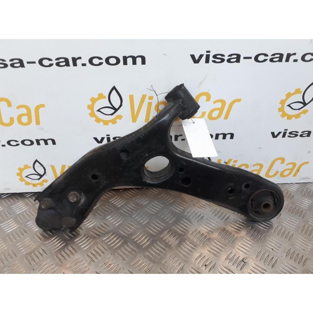 Braccio Oscillante Anteriore Destro Usato Dal 2015 Toyota Auris Touring Sports (2015)